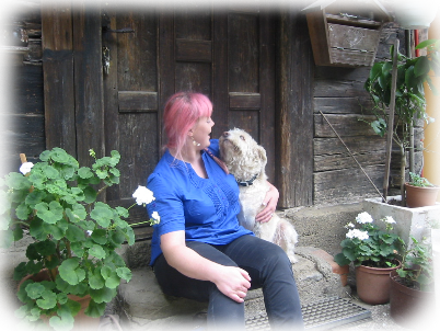 Sarah mit Gasthund